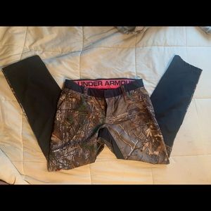 UA women’s fitted Camo pants